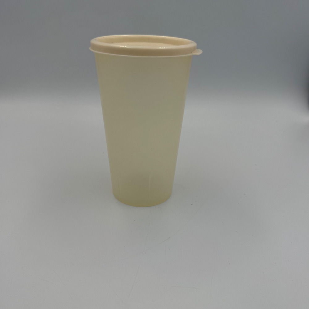 Vintage Rubbermaid Servin Saver Almond Cream Plastic Tumbler with Lid 3926 4